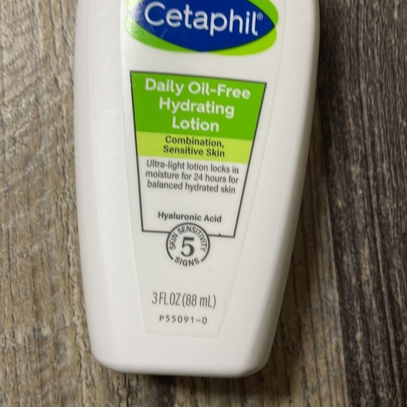 Cetaphil Oil-Free Hydrating Face Lotion with Hyaluronic Acid - 3 fl oz - Picture 3 of 5